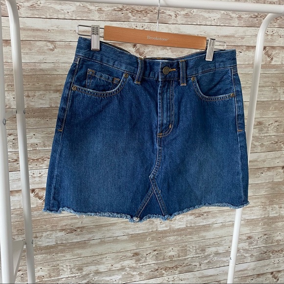 🔥HOST PICK 🔥 Southern Tide | Denim Skirt | Size 26 - Picture 3 of 7